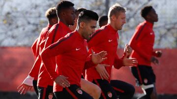 Radamel Falcao se entrena con sus compañeros de Mónaco.