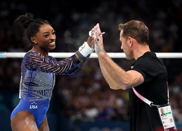Simone Biles reina en el ¡®all around¡¯ y hace m¨¢s historia