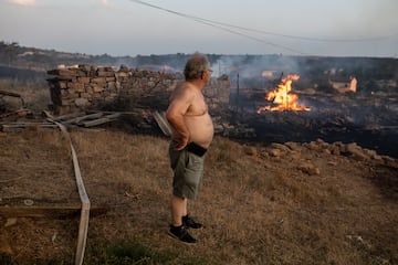 Los incendios se extienden por toda la península ibérica espoleados por la ola de calor. En Losacio (Zamora) ha perdido la vida un brigadista de los medios de extinción de la Junta de Castilla y León. Es el segundo incendio en menos de un mes en en la ciudad castellano leonesa.