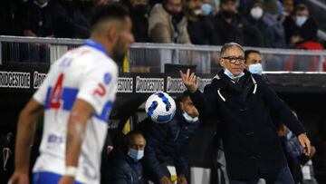 Futbol, Universidad Catolica vs Sao Paulo.
Copa Sudamericana 2022.
El entrenador de Universidad Catolica Ariel Holan es fotografiado contra Sao Paulo durante el partido por los octavos de final de la Copa Sudamericana realizado en el estadio San Carlos de Apoquindo, Santiago, Chile.
30/06/2022
Jonnathan Oyarzun/Photosport

Football, Universidad Catolica vs Sao Paulo.
2022 Copa Sudamericana Championship.
Universidad Catolica’s head coach Ariel Holan is pictured against Sao Paulo during match round of 16 of Copa Sudamericana championship held at San Carlos de Apoquindo stadium in Santiago, Chile.
06/30/2022
Jonnathan Oyarzun/Photosport