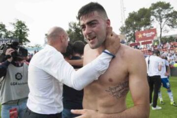 Los jugadores del Zaragoza celebran la victoria de su equipo. Rico.