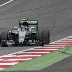 Mercedes reúne hoy a Rosberg y Hamilton en un plan antichoque