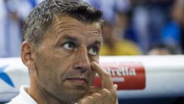 El entrenador del Valencia, el serbio Miroslav Djukic, durante el partido frente al RCD Espanyol