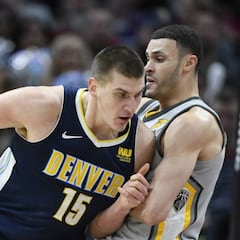 Los Nuggets golpean desde el triples a los Cavs 19 veces