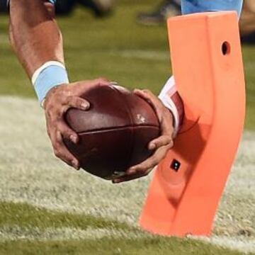 Marcus Mariota vuelta y tiene una fuerza sobrehumana que le hace doblar el chirimbolo. La NFL se llena de 'supermanes'.