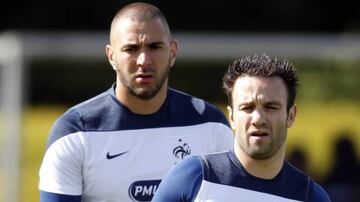 Benzema (r) is accused of blackmailing his France teammate Mathieu Valbuena (l)