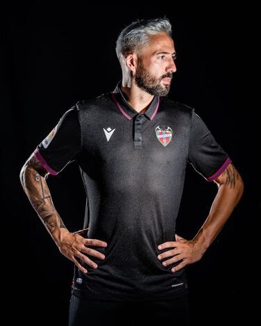El Levante presenta sus nuevas equipaciones