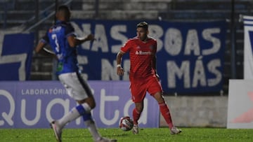 Palacios debutó como titular