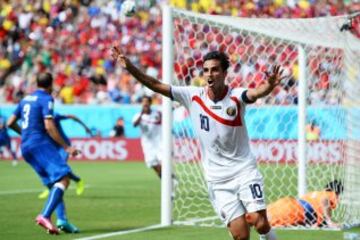 Gol 0-1 de Bryan Ruiz de Costa Rica