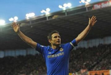 Frank Lampard, estuvo 13 años en el Chelsea de Inglaterra. En el 2014 al inglés le tocó buscar otro rumbo. Apareció el New York City filial del Manchester City que después lo pidió para jugar en la Premier. Un día frente al Chelsea, Lampard anotó el gol de la victoria. Pidió disculpas y afirmó que era el peor partido de su carrera.