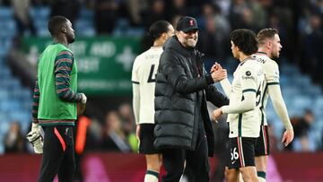 BIRMINGHAM, ENGLAND - MAY 10: Juergen Klopp embraces Trent Alexander-Arnold of Liverpool after their sides victory during the Premier League match between Aston Villa and Liverpool at Villa Park on May 10, 2022 in Birmingham, England. (Photo by Shaun Botterill/Getty Images)