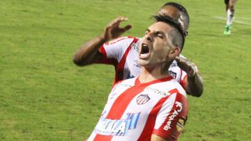 Jorge Aguirre celebra el gol que abrió el triunfo ante Millonarios