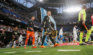 Salida al campo de los jugadores.