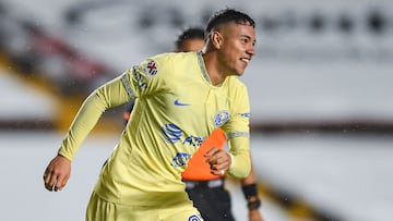 Emilio Lara convierte su primer gol con América