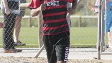 <b>OPTIMISTA. </b>Frederic Kanouté sólo hizo carrera continua ayer, pero quiere jugar el sábado en Getafe.