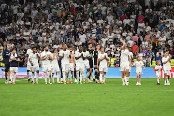 Kroos se despide del Bernabéu, tras su último partido allí.