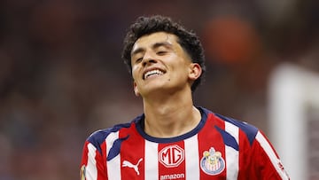 Richard Ledezma of Guadalajara during the quarter-final first match between Guadalajara and Cruz Azul as part of the Liga BBVA MX, Torneo Apertura 2025 at Akron Stadium, on November 27, 2025 in Guadalajara, Jalisco, Mexico.