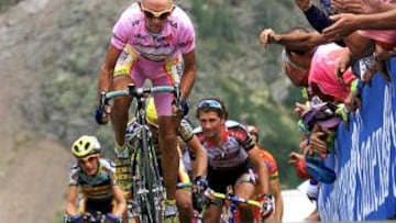 El ciclista italiano Marco Pantani, durante una etapa del Giro de Italia.