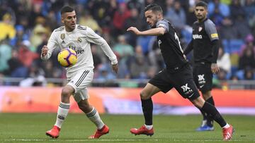 Sarabia, ante Ceballos.