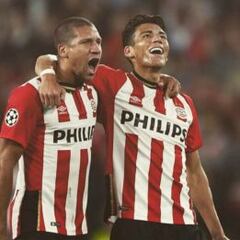PSV da gol a Héctor Moreno, árbitro lo marca como autogol
