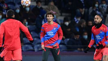 João Félix en el calentamiento previo al partido contra el Oporto.