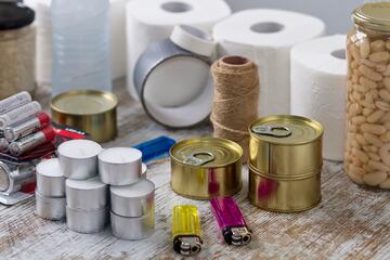 Es importante personalizar el kit seg¨²n las necesidades espec¨ªficas del pa¨ªs y la regi¨®n en la que se vive. Adem¨¢s, de revisar y actualizar el kit regularmente para asegurarse de que todo est¨¦ en buen estado.