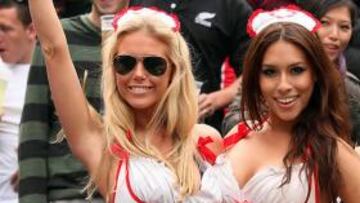 <b>Viva la Cruz Roja (y la blanca)</b> Las jóvenes son indiscutibles, pero el disfraz es inquietante. No se sabe si las chicas quieren ser enfermeras de la Cruz Roja o se anuncian como empleadas del hogar en Suiza (lo que explicaría tanta emigración). Se dejaron ver en un torneo de rugby disputado en Hong-Kong, lugar a explorar.