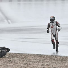 Tres banderas rojas y victoria de Arbolino tras ocho vueltas