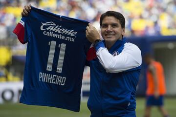 Las leyendas que despidieron el estadio Azul