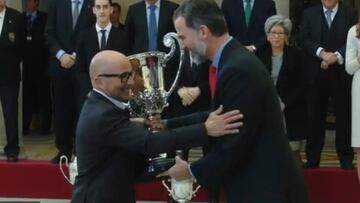 Rey de España entregó trofeo a Sampaoli por Copa América