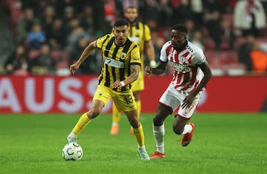 Orbelin Pineda titular en la victoria del AEK Atenas 