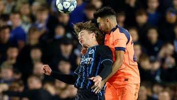 Soccer Football - UEFA Champions League - Club Brugge v FC Barcelona - Jan Breydel Stadium, Bruges, Belgium - November 5, 2025 Club Brugge's Romeo Vermant in action with FC Barcelona's Eric Garcia REUTERS/Yves Herman