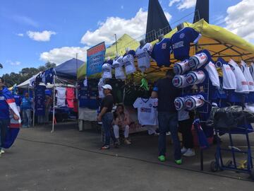 El Estadio Azteca se pintó de celeste en el regreso de Cruz Azul