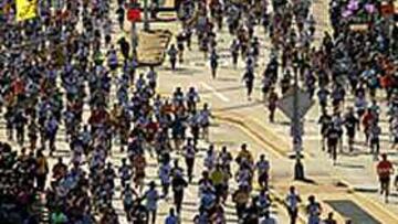 MILES DE CORREDORES. Aproximadamente 30.000 personas tomaron ayer la salida en Nueva York.