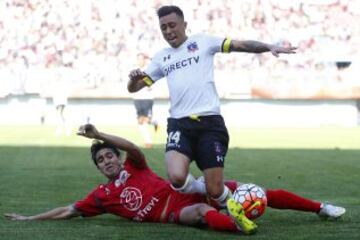 Futbol, Nublense vs Colo Colo.
Copa Chile 2016.
El jugador de Colo Colo Martin Rodriguez, centro, disputa el balon con Piero Campos de Nublense durante el partido de Copa Chile en el estadio Nelson Oyarzun de Chillan, Chile.
09/07/2016
Andres Pina/Photosport**************