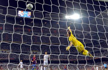 En agosto de 2011 Barcelona y Real Madrid vuelven a disputarse un título. En la ida de la Supercopa de España Villa anotó un golazo para empatar el partido a 1, acabó 2-2. En la vuelta el Barcelona ganó 3-2 y se proclamó Supercampeón de España.