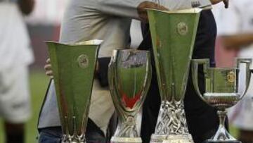 <strong>DESPEDIDA.</strong> Javi Navarro se despidió del Sánchez Pizjuán.