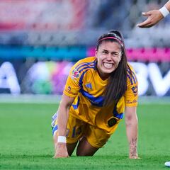 Por dura entrada sobre Ovalle, jugadora de Rayadas es inhabilitada