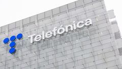 Telefónica investiga un posible robo de datos de 120.000 clientes y empleados 