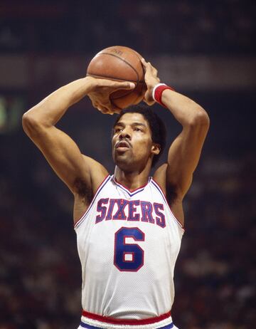 Virginia Squires (1971-1973), New York Nets (1973-1976) y Philadelphia 76ers (1976-1987). 