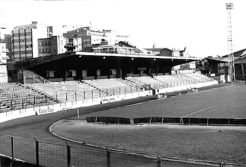 Aquel Riazor, inaugurado bajo la presidencia de Aurelio Ruenes Blanco, tenía un claro diseño clásico con columnatas, puertas olímpicas y pista de atletismo de seis calles. 