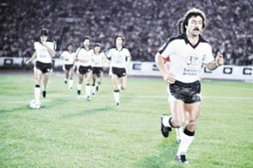 El 'Chino' hizo ante la U su último gol por Colo Colo, en un Superclásico que terminó 3-0 para los albos en el Nacional en 1985.