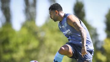 Edwin Cardona en un entrenamiento de Racing Club.