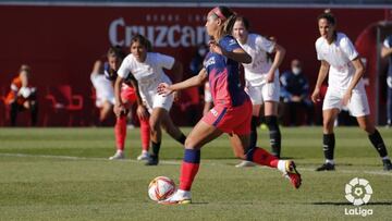 Deyna en el lanzamiento de penalti.