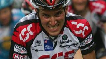 <B>ORGULLO. </B>Basso tiró de clase para adjudicarse la decimoséptima etapa del Giro.