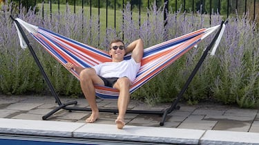 Tu verano, mejor con esta hamaca con soporte que se puede colocar en todas partes