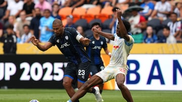 CINCINNATI, OHIO - JUNE 18: Joane Gadou #23 of FC Salzburg battles for possession with Salomon Rondon #23 of CF Pachuca during the FIFA Club World Cup 2025 group H match between CF Pachuca and FC Salzburg at TQL Stadium on June 18, 2025 in Cincinnati, Ohio. Dylan Buell/Getty Images/AFP (Photo by Dylan Buell / GETTY IMAGES NORTH AMERICA / Getty Images via AFP)
