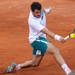 Martínez vence a Búblik y Alcaraz casi sorprende a Cilic