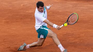 Mart¨ªnez vence a B¨²blik y Alcaraz casi sorprende a Cilic