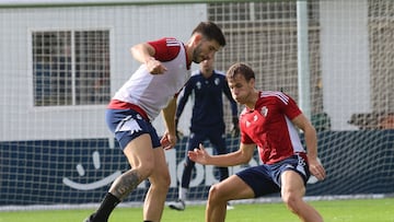 David García durante un entrenamiento con Osasuna.